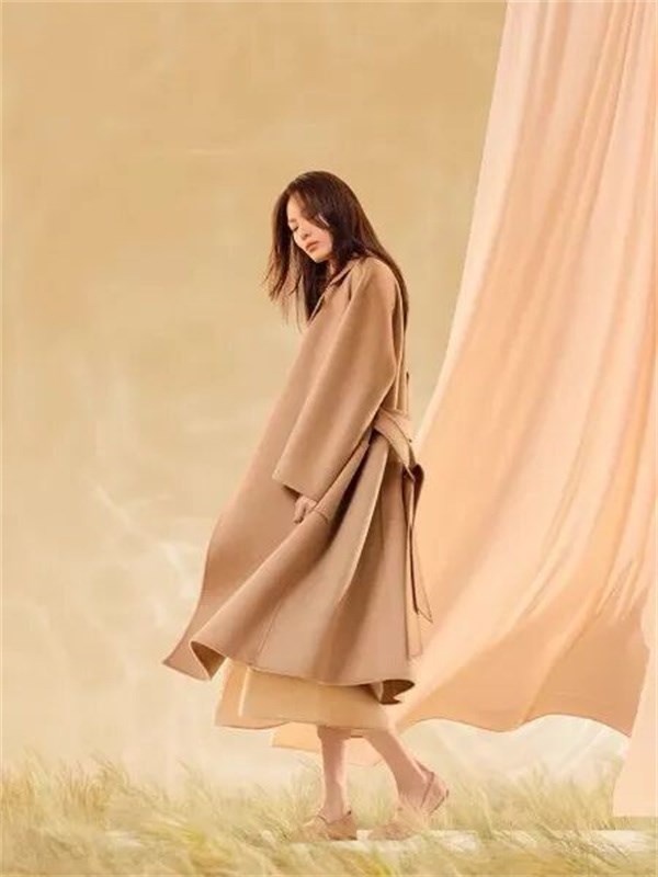 右立方女装：于时尚浪潮中，镌刻都市女性的独特印记