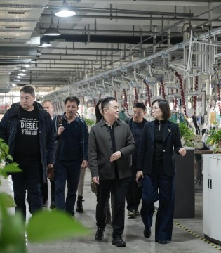 哈萨克斯坦经贸考察团到访圣得西集团，共探湘哈服装产业融合！