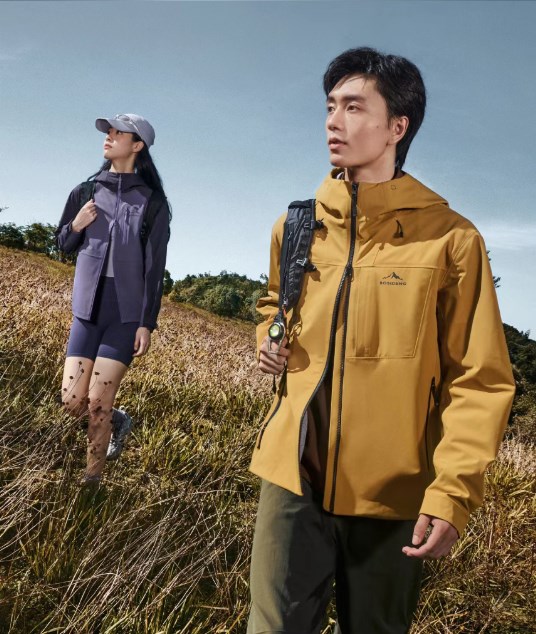 波司登男装2025新款户外运动系列：征服山野，无畏前行
