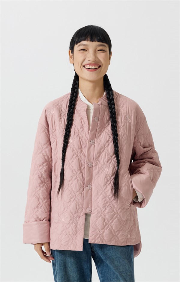 一袭花影满衣,半窗春色入怀
