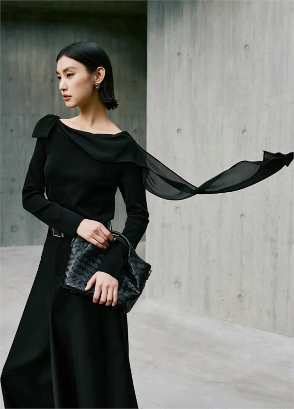 JIARENYUAN:将春日裁成诗行,镌刻女性优雅风姿