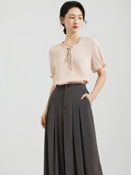 禾等（Helen Moda）品牌女装，专业团队期待与您一路携手同行
