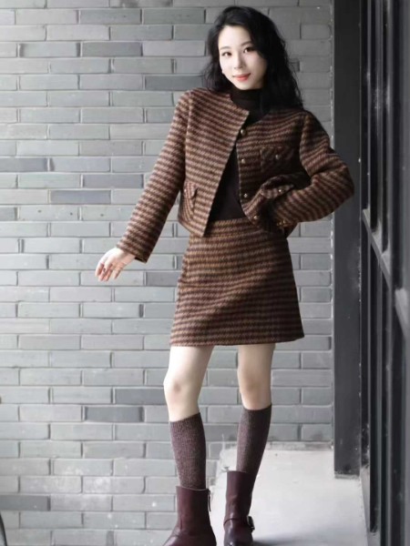 加盟中高端女装就选CARMEN（卡蔓），一站式服务，轻松开店。