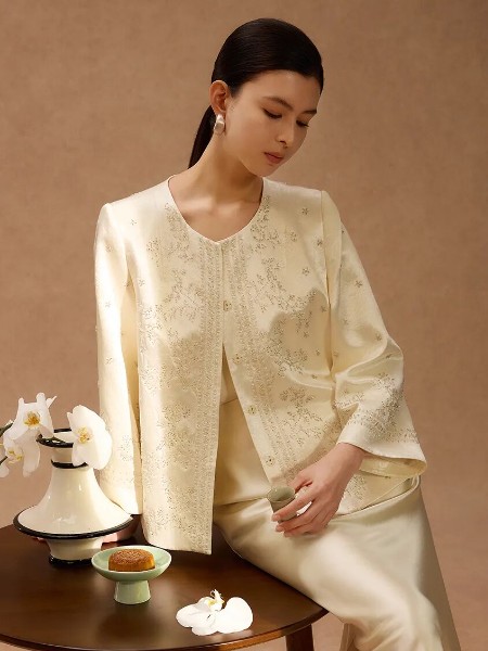 郁香菲(yuxiangfei)女装品牌2025最新产品展示