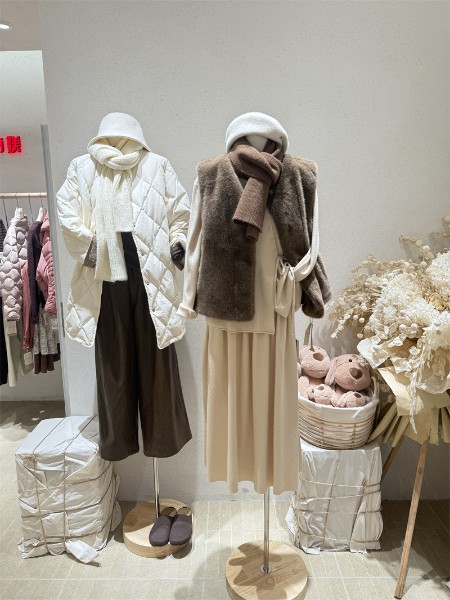 简与媄女装品牌2025年冬季最新产品展示