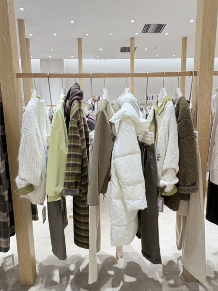 简与媄女装品牌2025年冬季最新产品展示