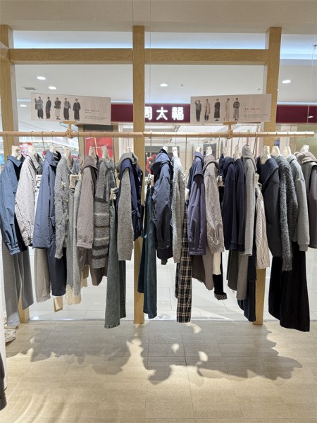 简与媄女装品牌2025年冬季最新产品展示