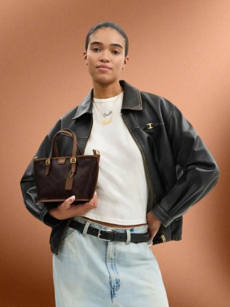 COACH蔻驰(COACH)女装香包品牌2025最新产品展示