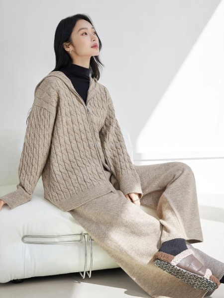 对白女装品牌2025秋冬季最新产品展示